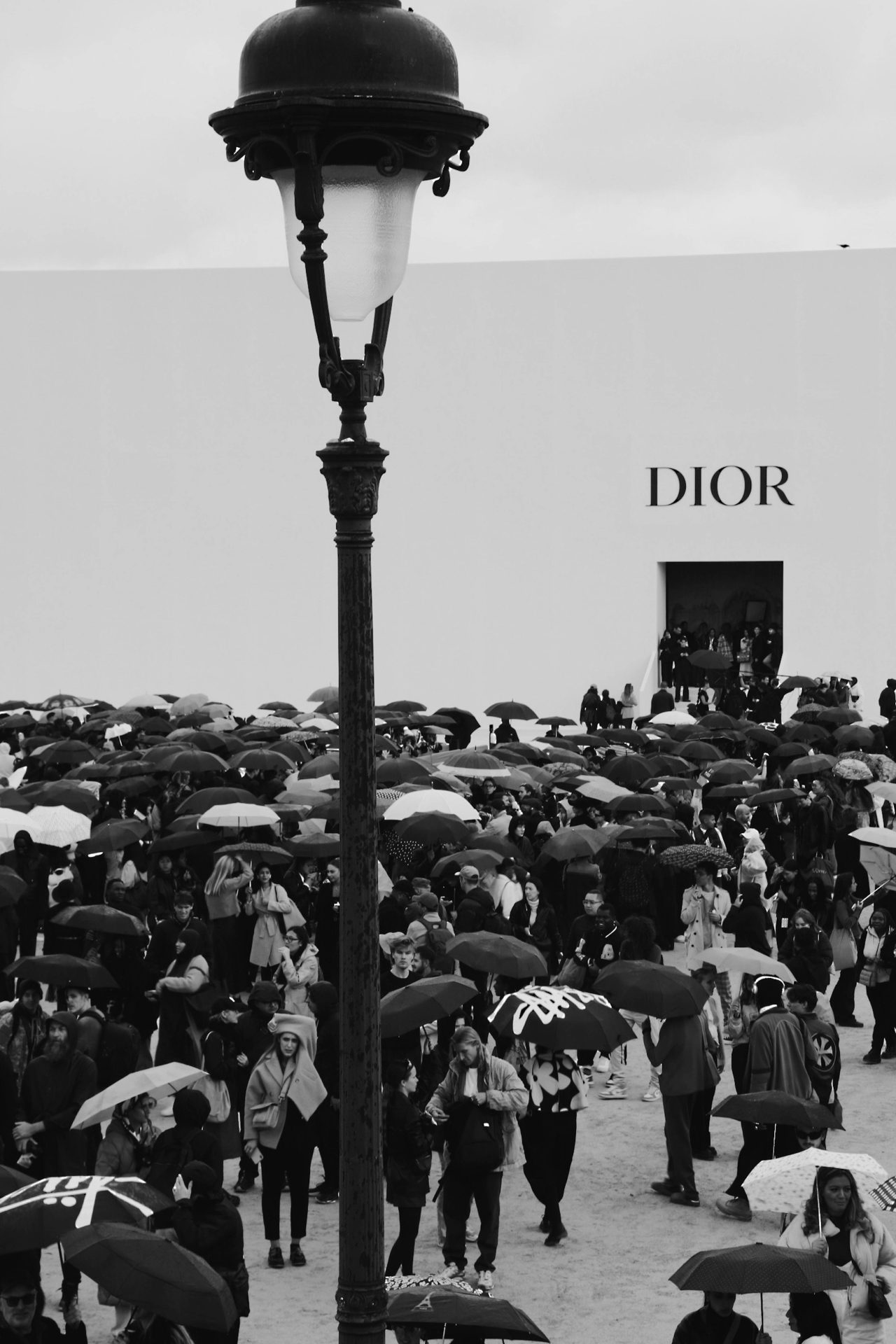 Paris Fashion Week 2025: Jewelry as Cultural Code and Cosmic Reflection